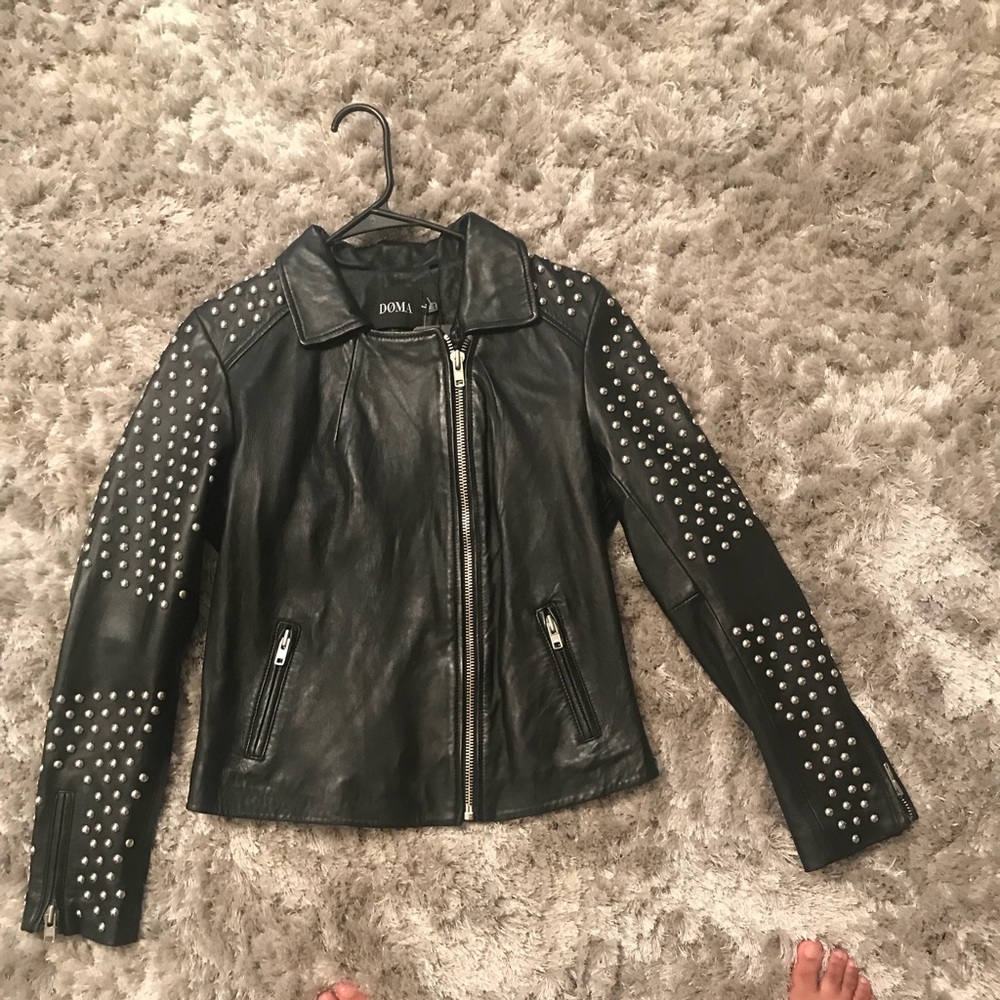 BLACK LEATHER JACKET